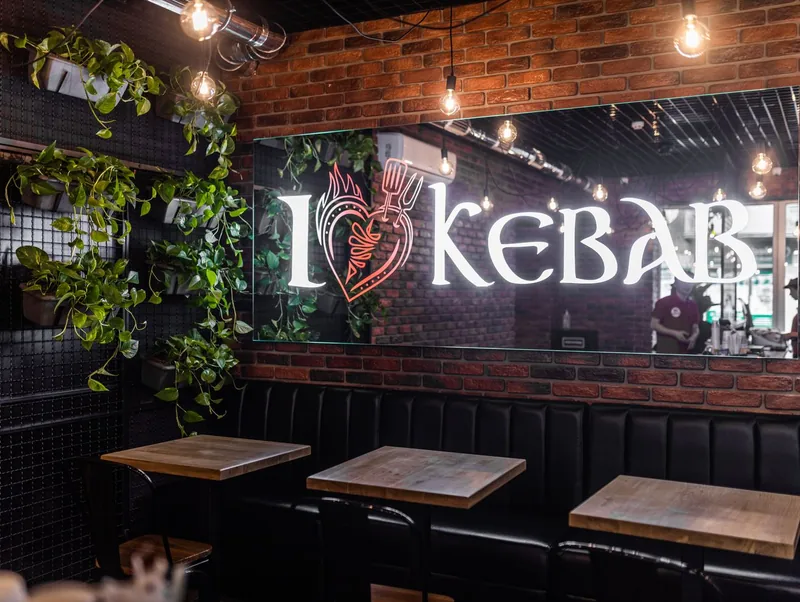 Інтер’єр закладу харчування I LOVE KEBAB після ремонту